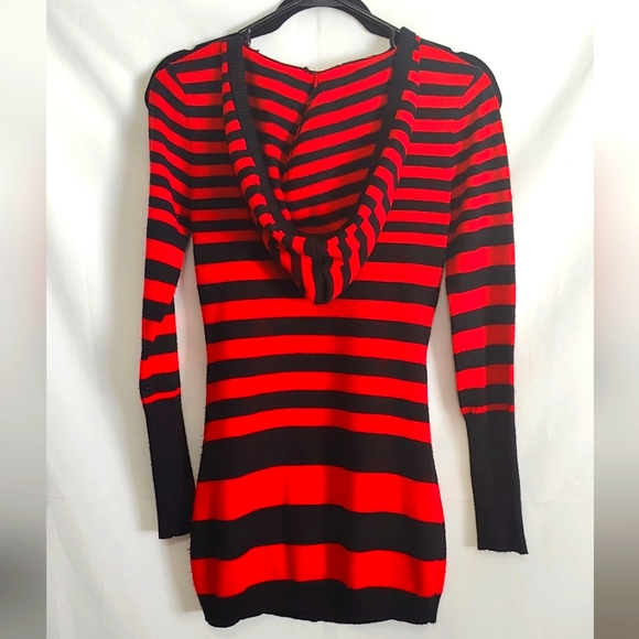 No Boundaries Women's Sweater - Red & Black Striped - Size M (7-9) - Picture 7 of 7